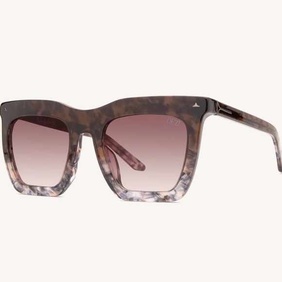 DEZI FALL BACK SUNGLASSES - Picture 1 of 6